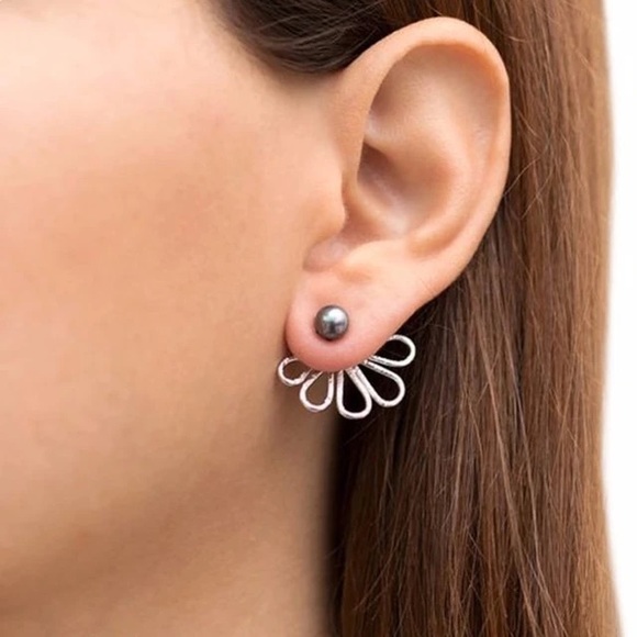 Modcloth Jewelry - “Daisy Dreaming” Floral 925 Sterling Silver Gold Dainty Gift Minimalist Earrings